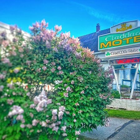 Claddagh Motel & Suites Рокпорт Экстерьер фото